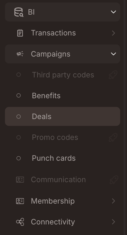 Área BI > Campañas expandida mostrando cinco subsecciones: Códigos de terceros (gris/inactiva), Beneficios, Ofertas automáticas (seleccionada/destacada), Códigos promocionales (gris/inactiva), Tarjetas perforadas. El mismo patrón se aplica a cada área — elige una subsección para abrir el constructor.