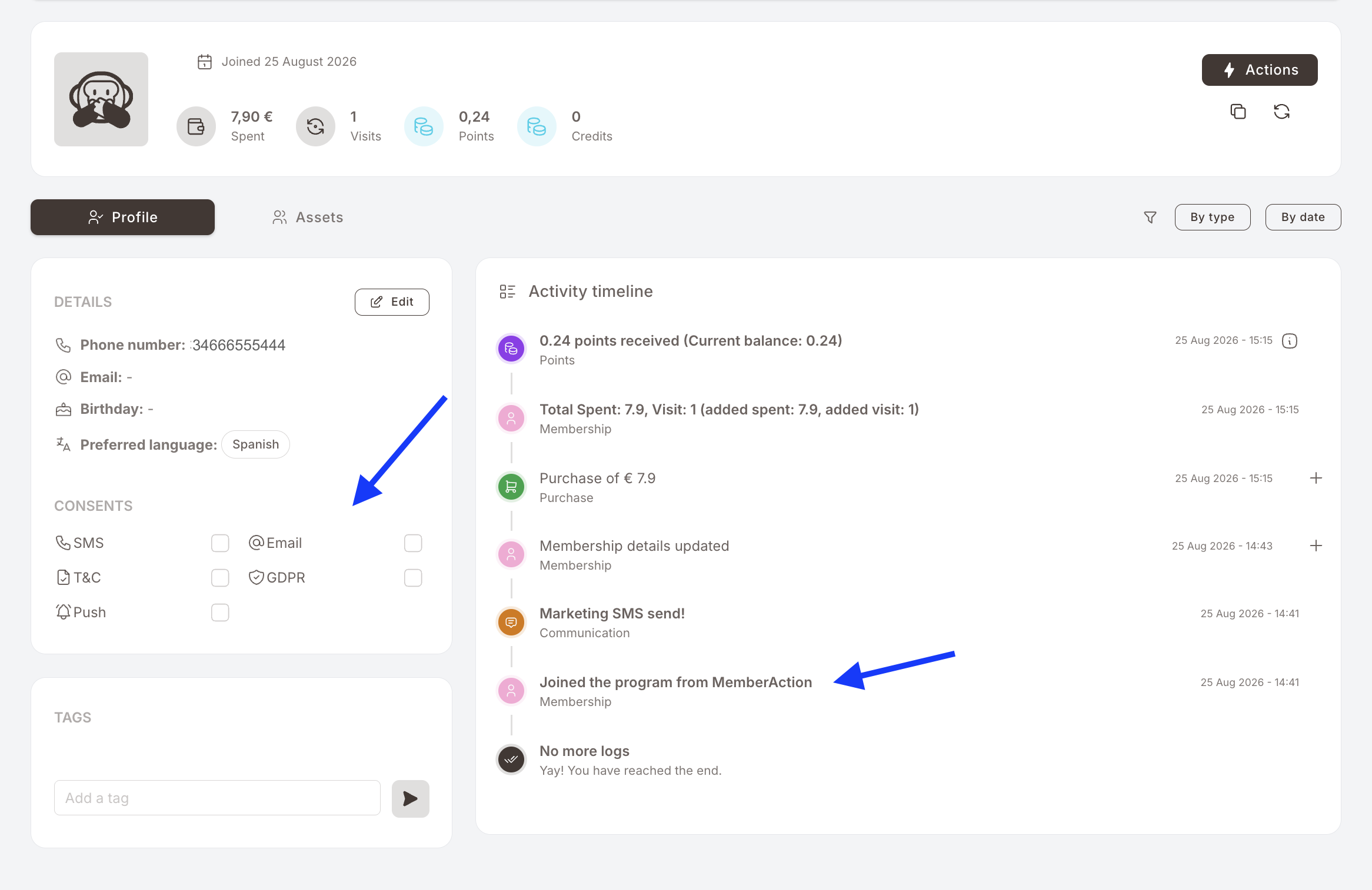 Perfil de un miembro pocos minutos después de un registro rápido desde el TPV. El panel Details muestra solo un número de teléfono; Email y Birthday están vacíos con guiones. Las cinco casillas de Consents — SMS, Email, T&C, GDPR, Push — están sin marcar. El panel Tags está vacío. La línea de tiempo de actividad de la derecha ya muestra, de más reciente a más antiguo: puntos recibidos, una actualización del gasto total, una compra de 7,90 €, una actualización de los datos de la membresía, un evento de comunicación "Marketing SMS send!" y, al final, "Joined the program from MemberAction".