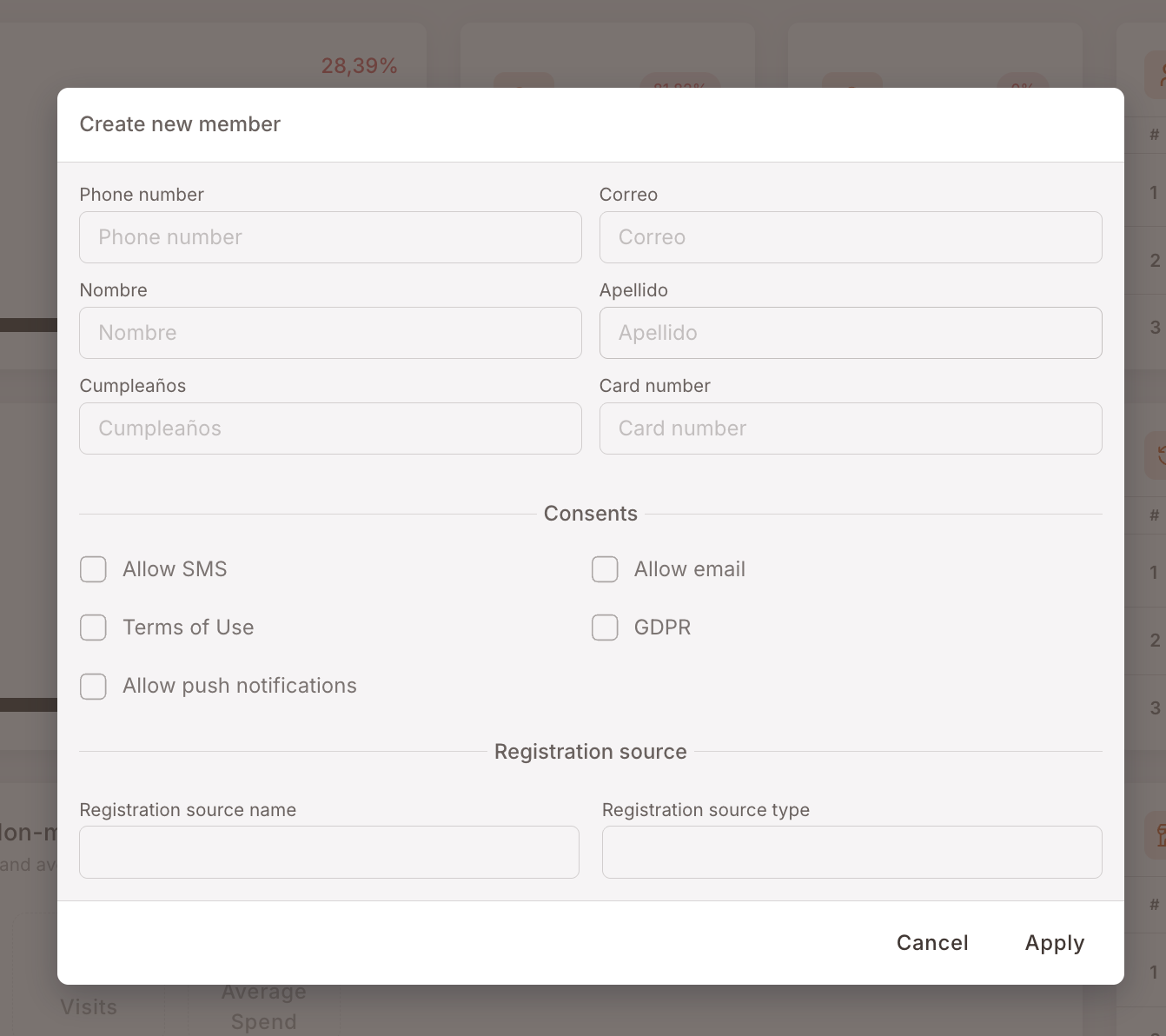 Yeni üye oluştur modalı. Telefon numarası, Correo, Nombre, Apellido, Cumpleaños, Kart numarası alanları. Altta: SMS izin ver, e-posta izin ver, Kullanım Şartları, GDPR, Anlık bildirim izin ver onay kutuları içeren Onaylar bölümü. Ardından ad ve tür alanları içeren bir Kayıt kaynağı bölümü. Altta sağda İptal / Uygula düğmeleri.