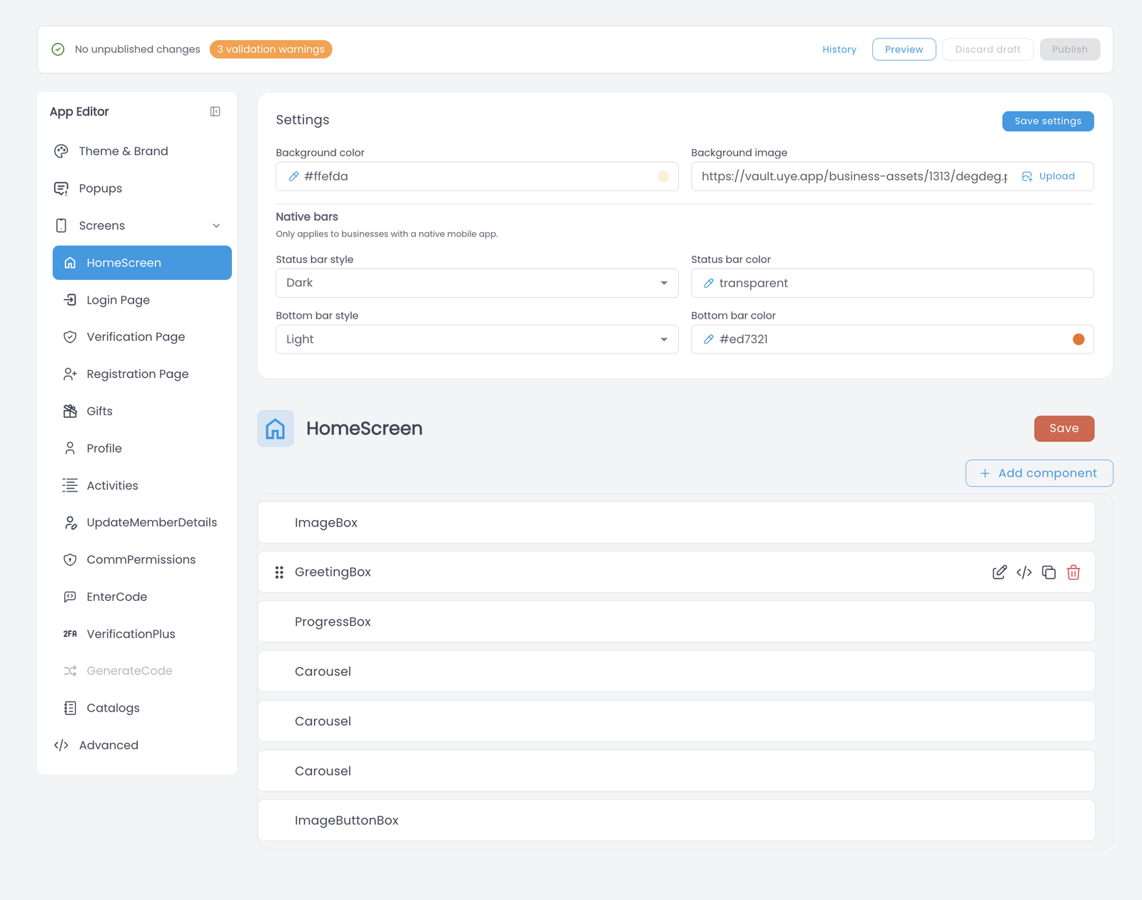 App Editor — solda Theme & Brand, Popups, Screens (HomeScreen, Login Page, Verification Page, Registration Page, Gifts, Profile, Activities ve daha fazlası) ve Advanced; HomeScreen seçili, ekran düzeyindeki Settings (arka plan, native barlar) ve bileşen yığını görünüyor: ImageBox, GreetingBox, ProgressBox, üç Carousel ve bir ImageButtonBox. Üst barda taslak durumu, doğrulama uyarıları, History, Preview, Discard draft ve Publish var.