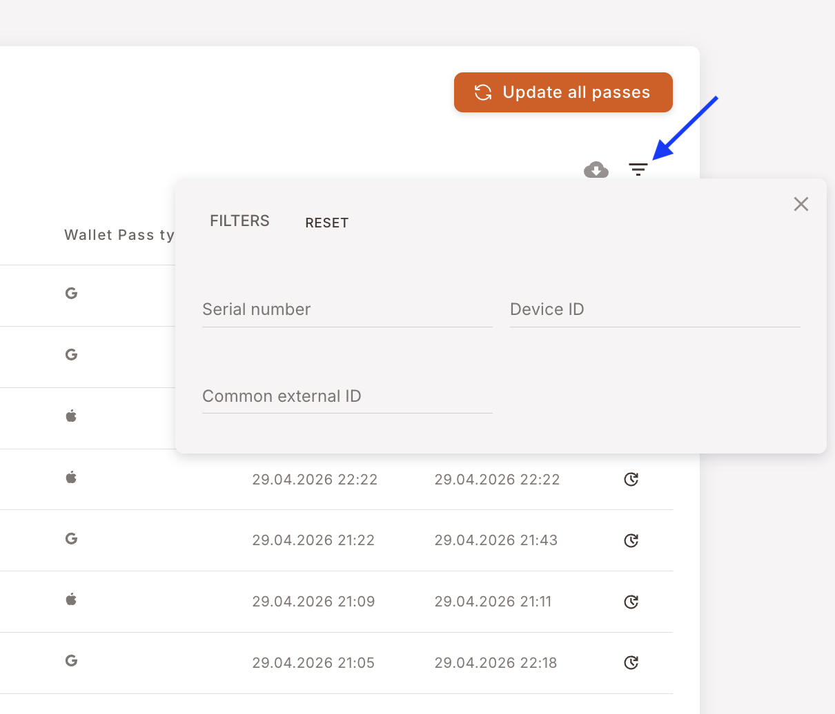 Filtreler popover'ı açık Pasolar sekmesi — Serial number, Device ID ve Common external ID arama girdileri